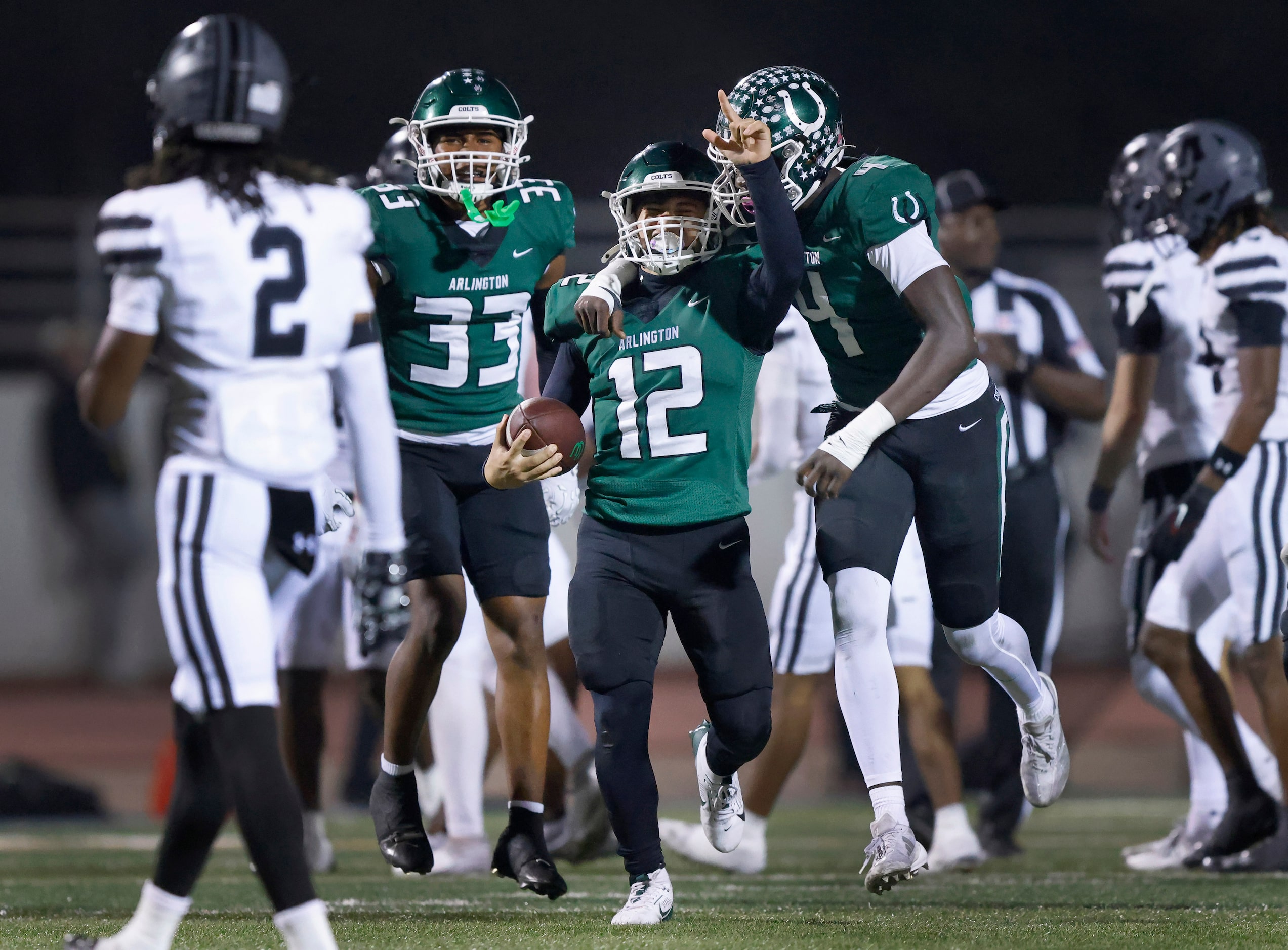 Arlington High’s Caleb Olabode (4) congratulates teammate Luis Mendoza (12) on their onside...