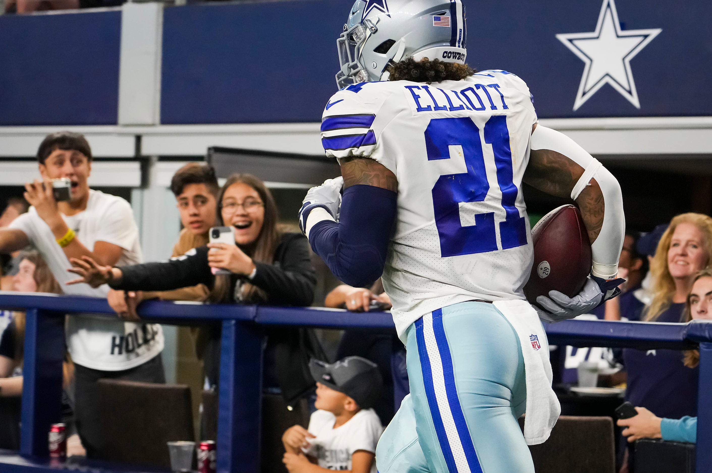 Photos: Tip toeing! Cowboys DE Demarcus Lawrence stays in bounds while  returning an interception for a touchdown