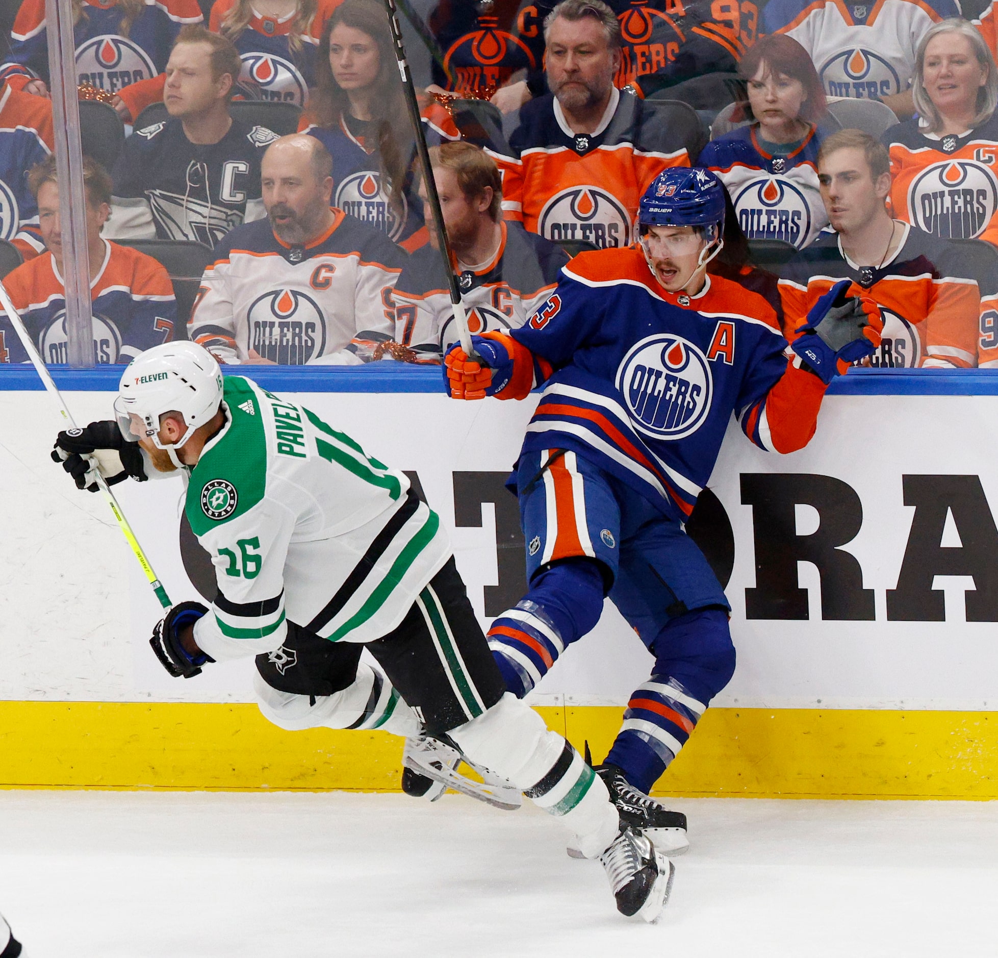 Dallas Stars center Joe Pavelski (16) tangles with Edmonton Oilers center Ryan...