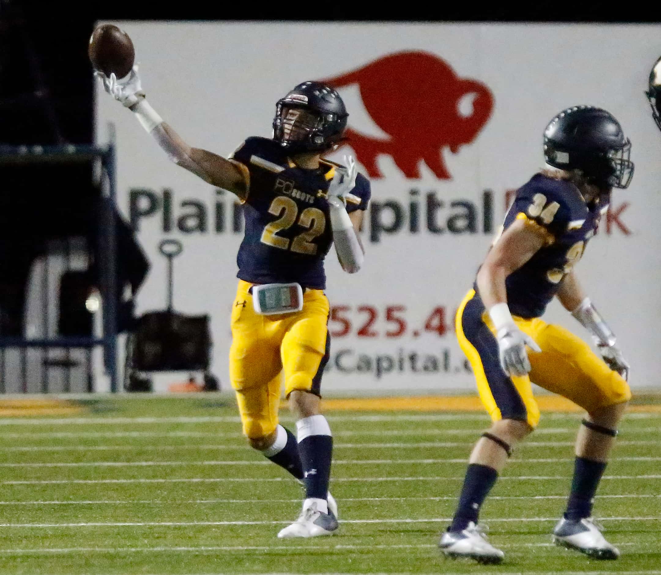 Highland Park High School wide receiver Luke Rossley (22) throws the football on a flea...