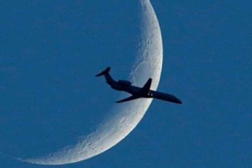  An American Airlines jet makes its approach to Dallas/Fort Worth International Airport....