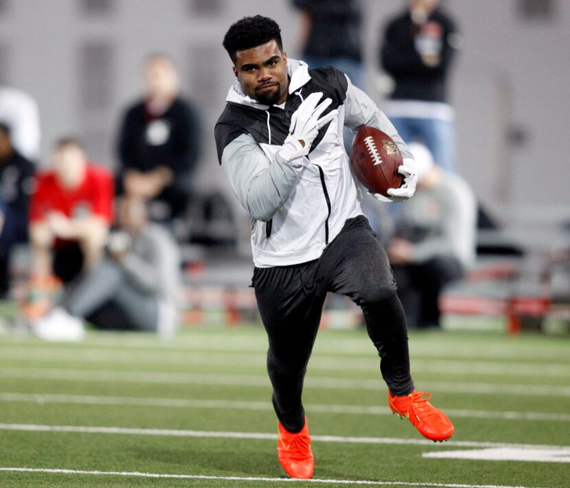 Ohio State running back Ezekiel Elliott runs a drill during NFL Pro Day at Ohio State...