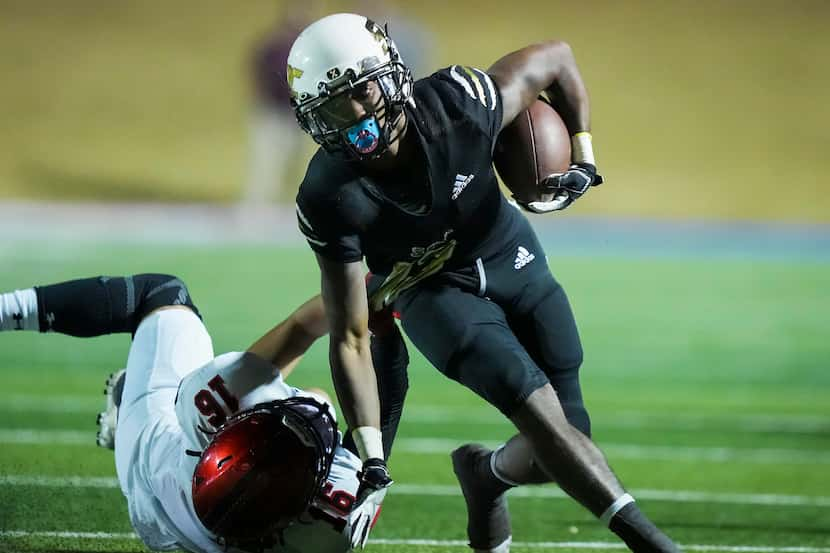 South Oak Cliff running back Ke'Undrae Hollywood (12) gets past Lubbock Cooper safety Tony...