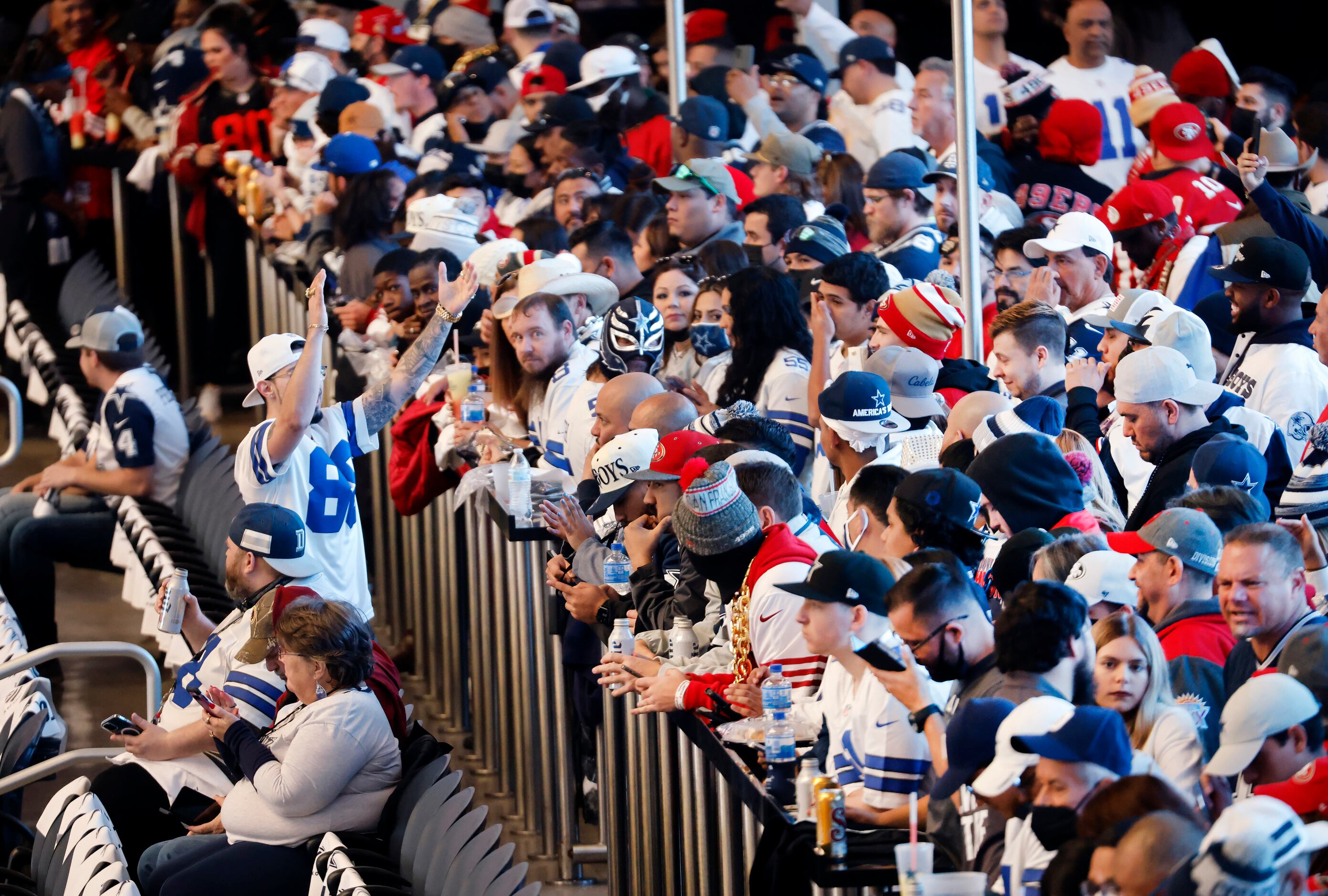 Dallas Cowboys outnumber 49ers fans at AT&T Stadium