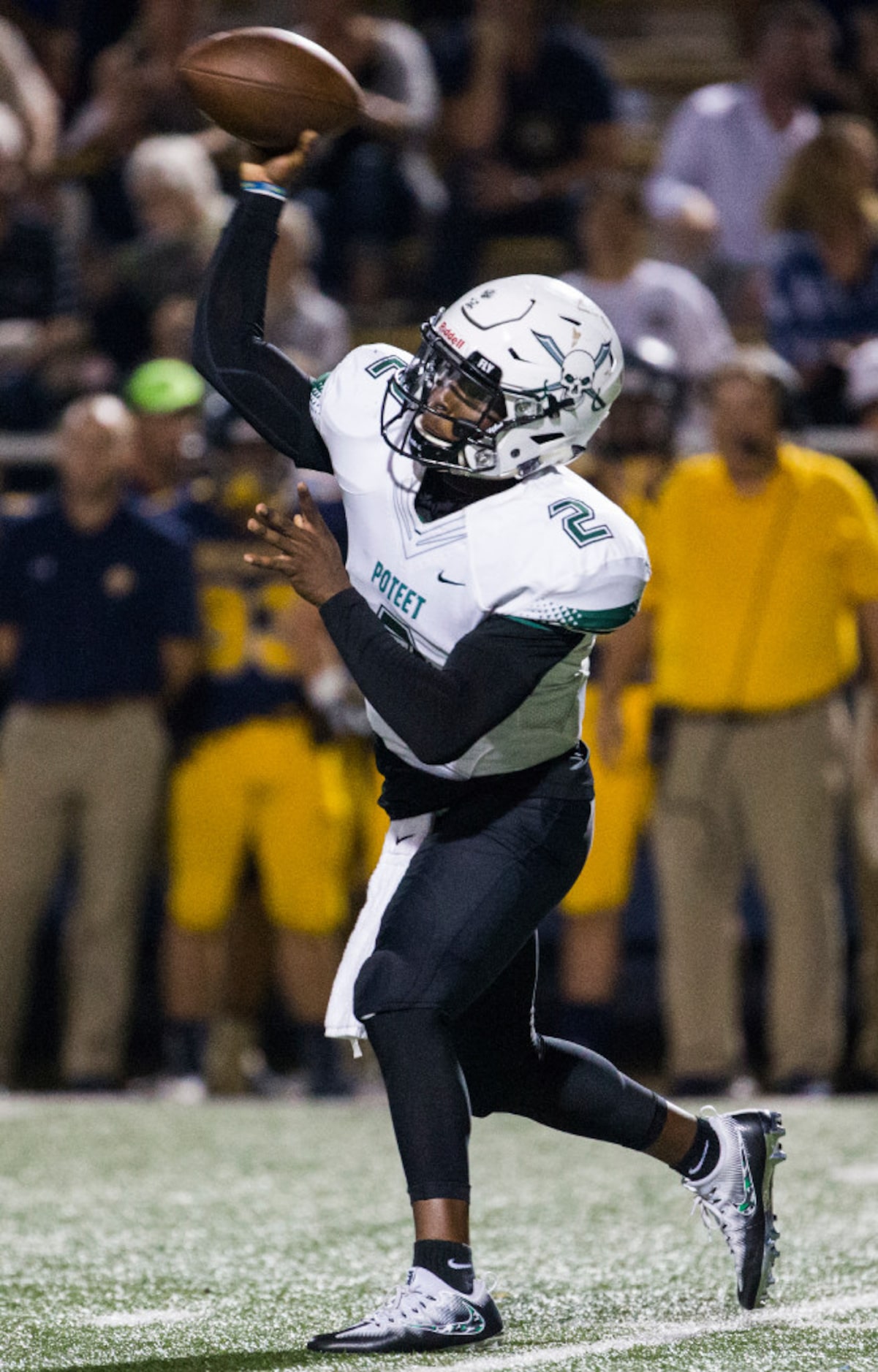 Mesquite Poteet quarterback Kaleb Fletcher (2) throws a pass during the second quarter of...