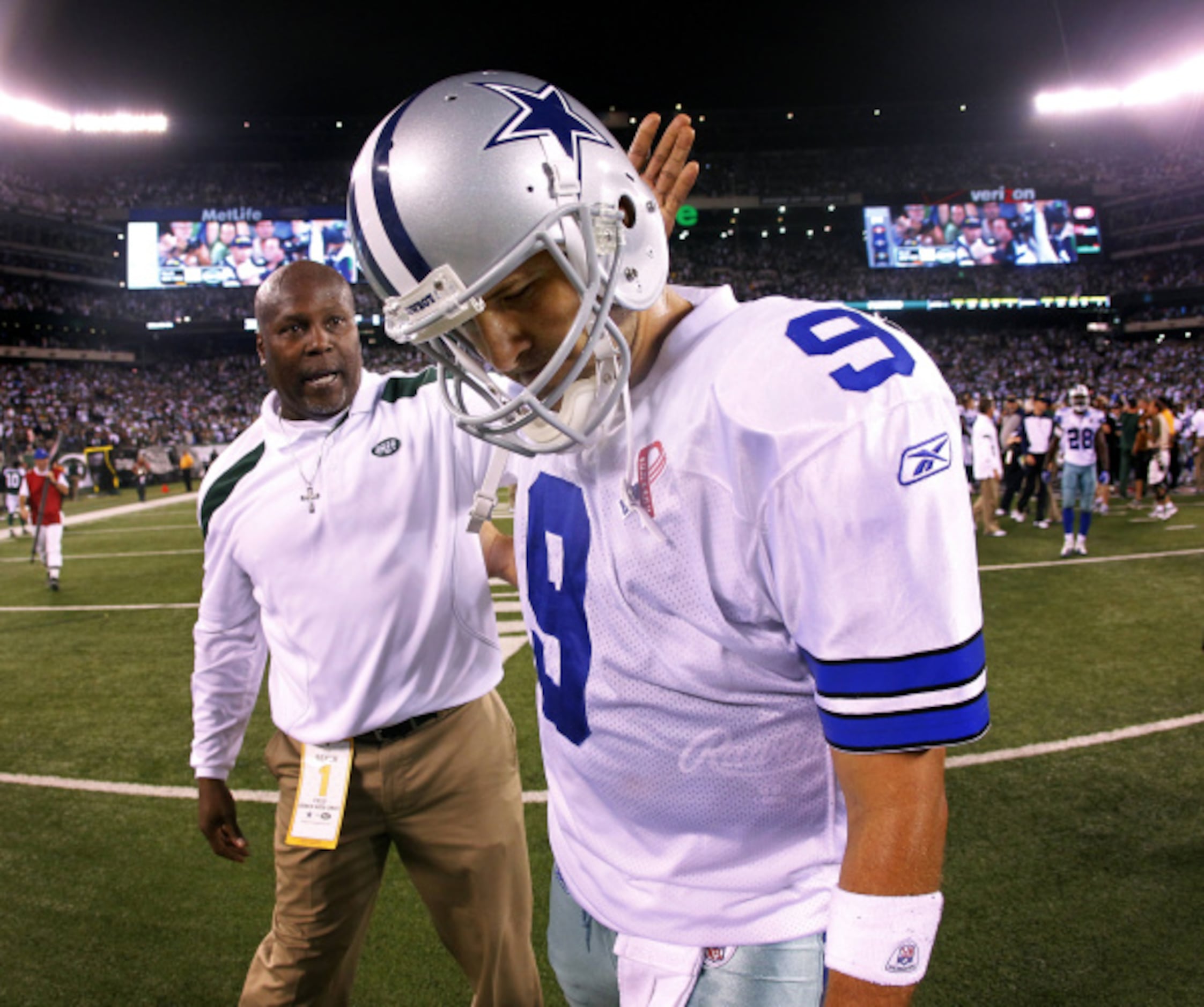 Sept. 1, 2011 - East Rutherford, New Jersey, U.S - Philadelphia Eagles  quarterback Vince Young (9) in National Football League action at Met Life  Stadium in East Rutherford New Jersey the Philadelphia