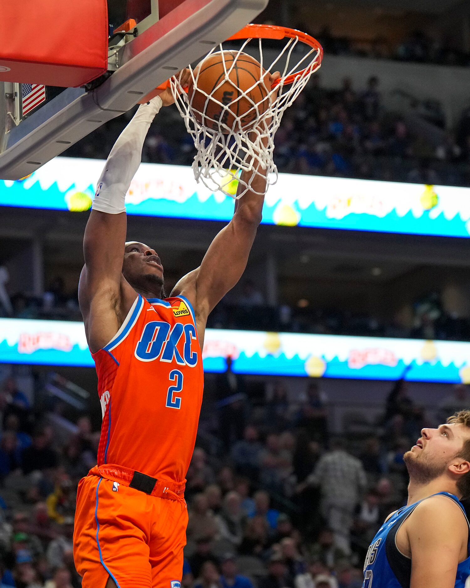 Oklahoma City Thunder guard Shai Gilgeous-Alexander (2) dunks the ball past Dallas Mavericks...