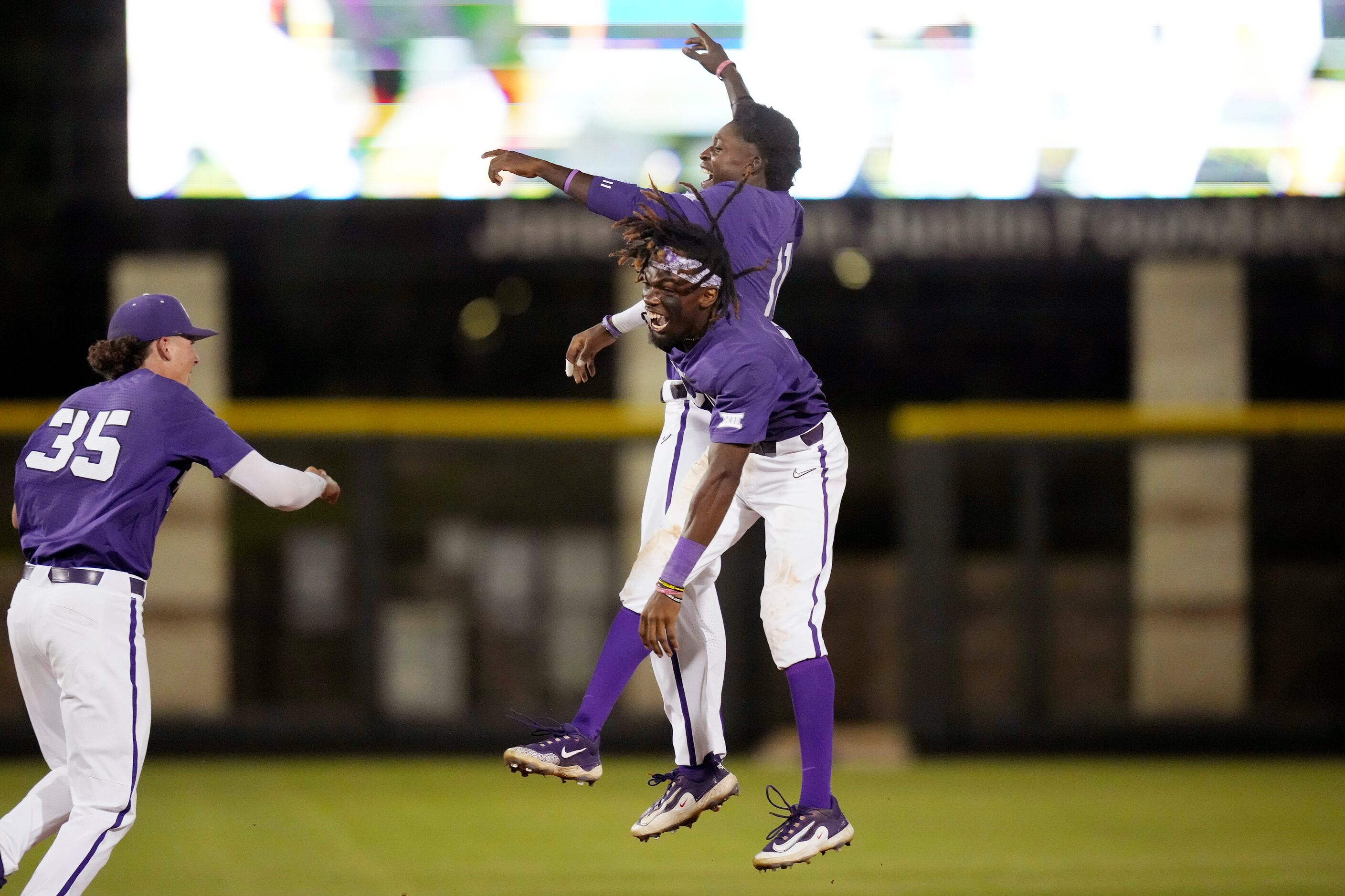 No. 12 Baseball wins late at No. 6 Stanford - University of Texas