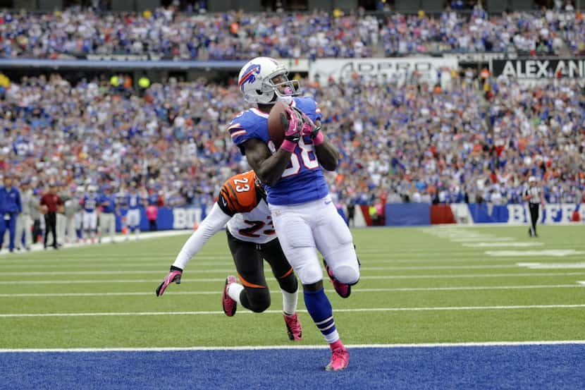 Bills wide receiver Marquise Goodwin catches a touchdown in front of Cincinnati cornerback...