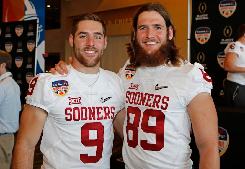 Oklahoma quarterback Trevor Knight (9) and his twin brother, tight end Connor Knight (89)...