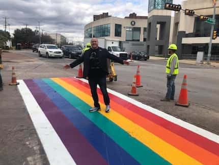 Adam Medrano, concejal de la Ciudad de Dallas por el distrito 2, celebró los nuevos cruces:...