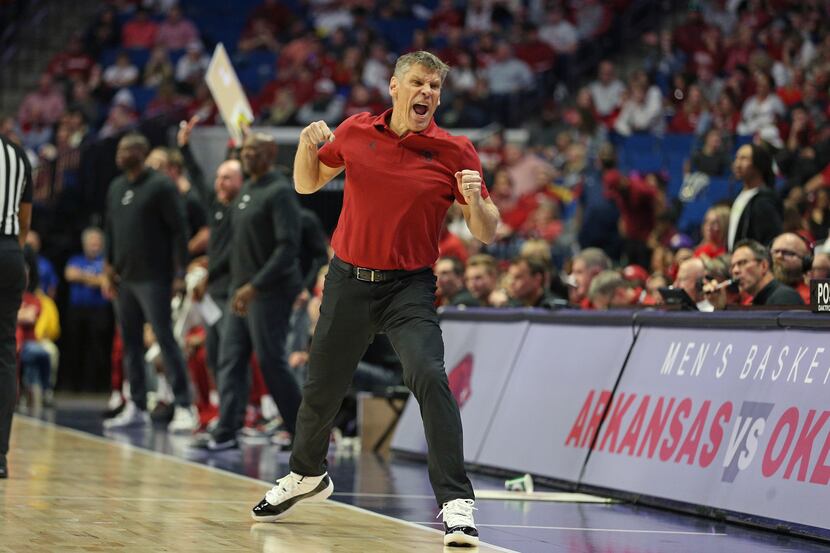 Oklahoma head coach Porter Moser reacts after a play during the second half of an NCAA...