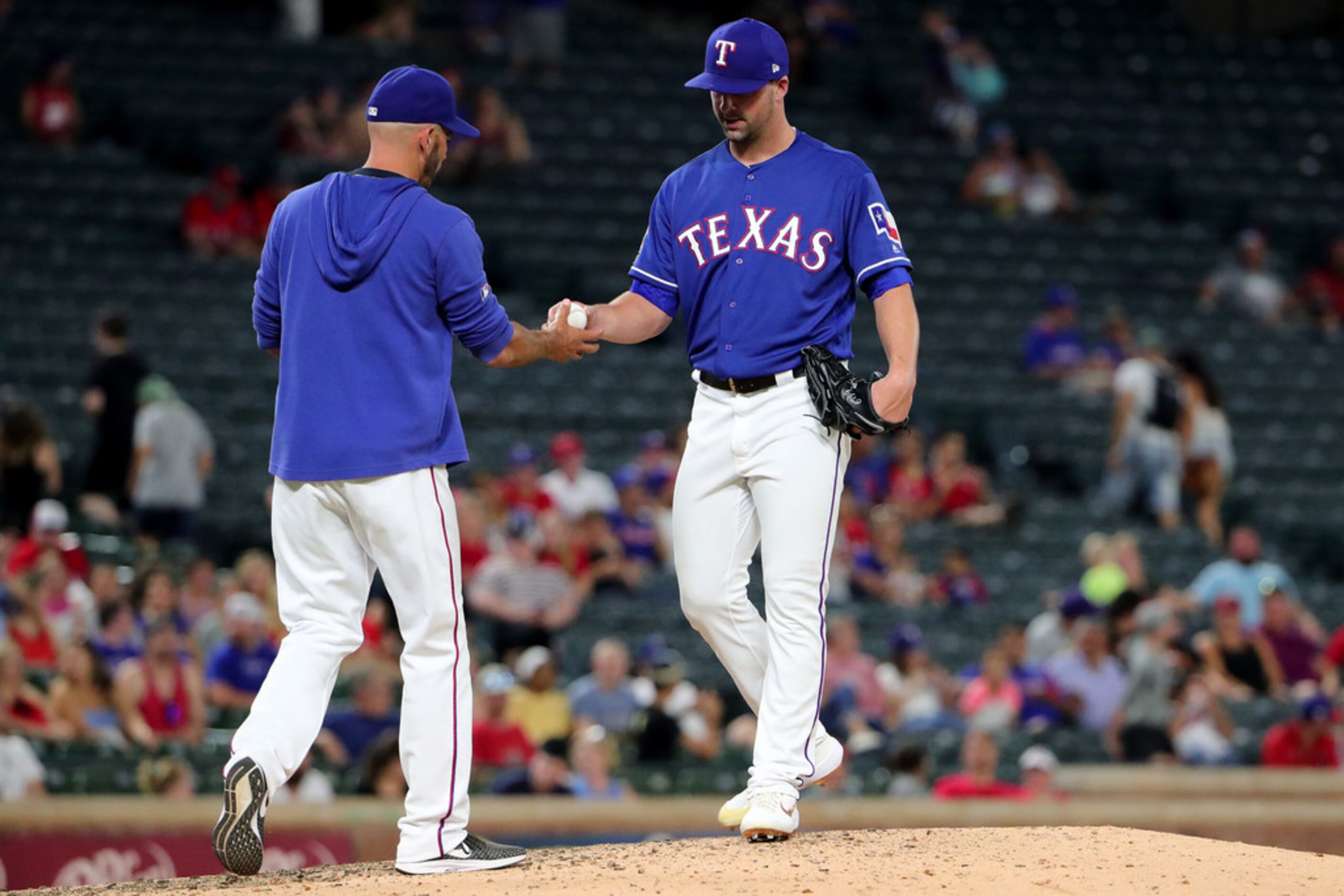 ARLINGTON, TEXAS - JULY 16: Manager Chris Woodward #8 of the Texas Rangers pulls Taylor...