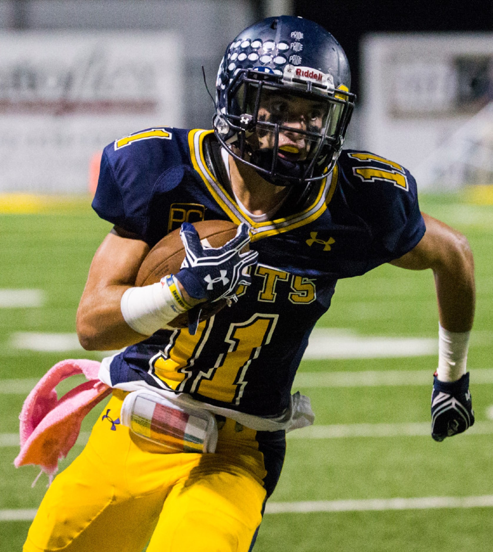 Highland Park wide receiver Jack Toohey (11) runs the ball during the second quarter of...