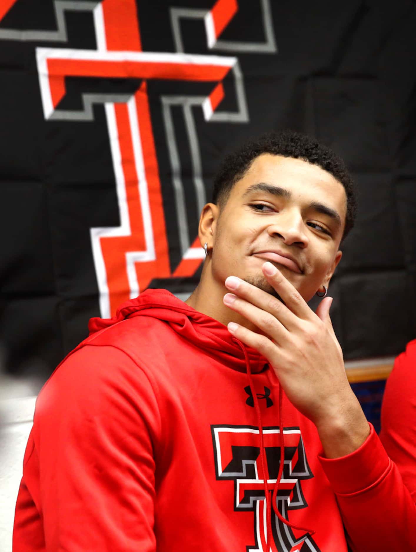 Duncanville boys basketball player Micah Peavy signed his national letter of intent to play...