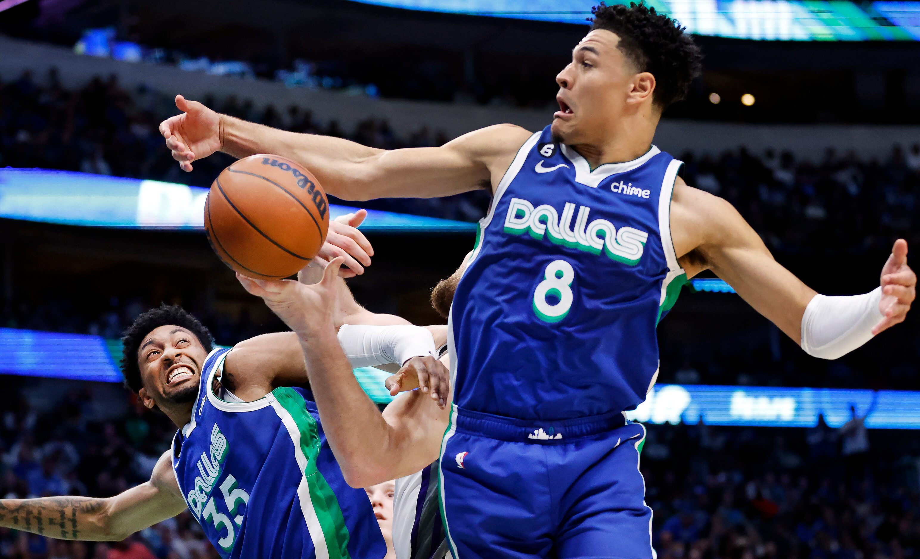 Dallas Mavericks forward Christian Wood (35) and guard Josh Green (8) battle Sacramento...