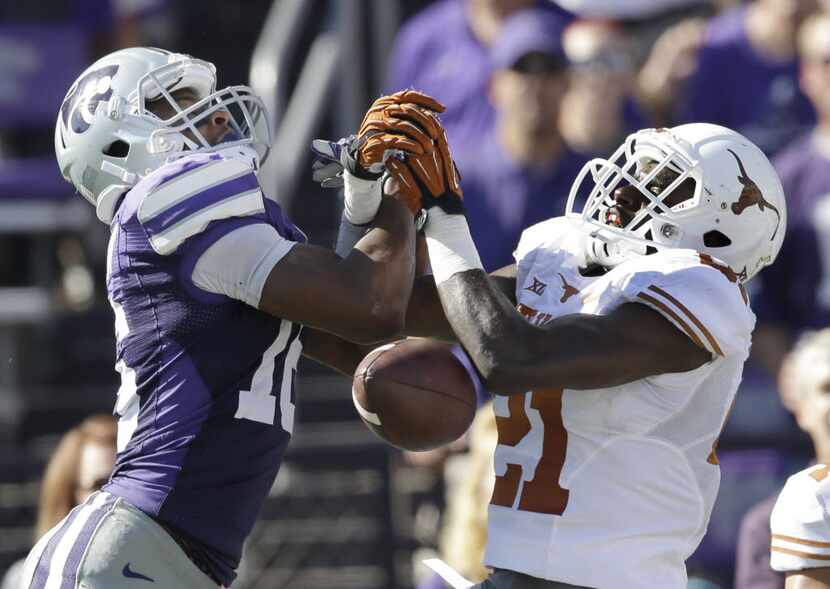 Texas cornerback Duke Thomas (21) knocks a pass away from Kansas State wide receiver Tyler...