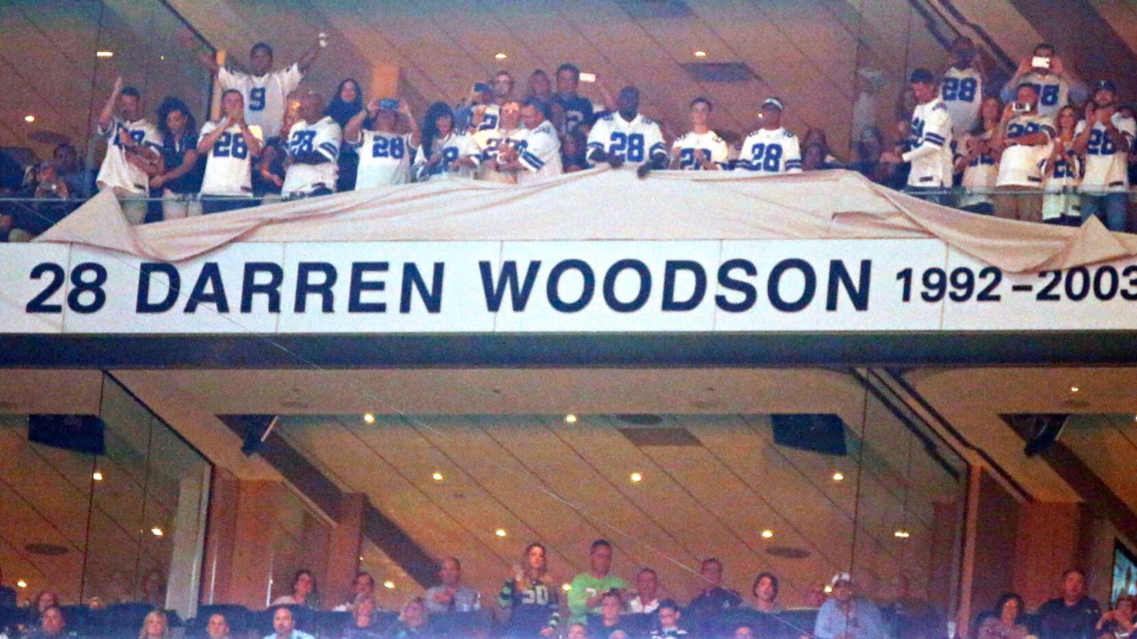 Fans help unveil Darren Woodson as the newest member of the Dallas Cowboys Ring of Honor...