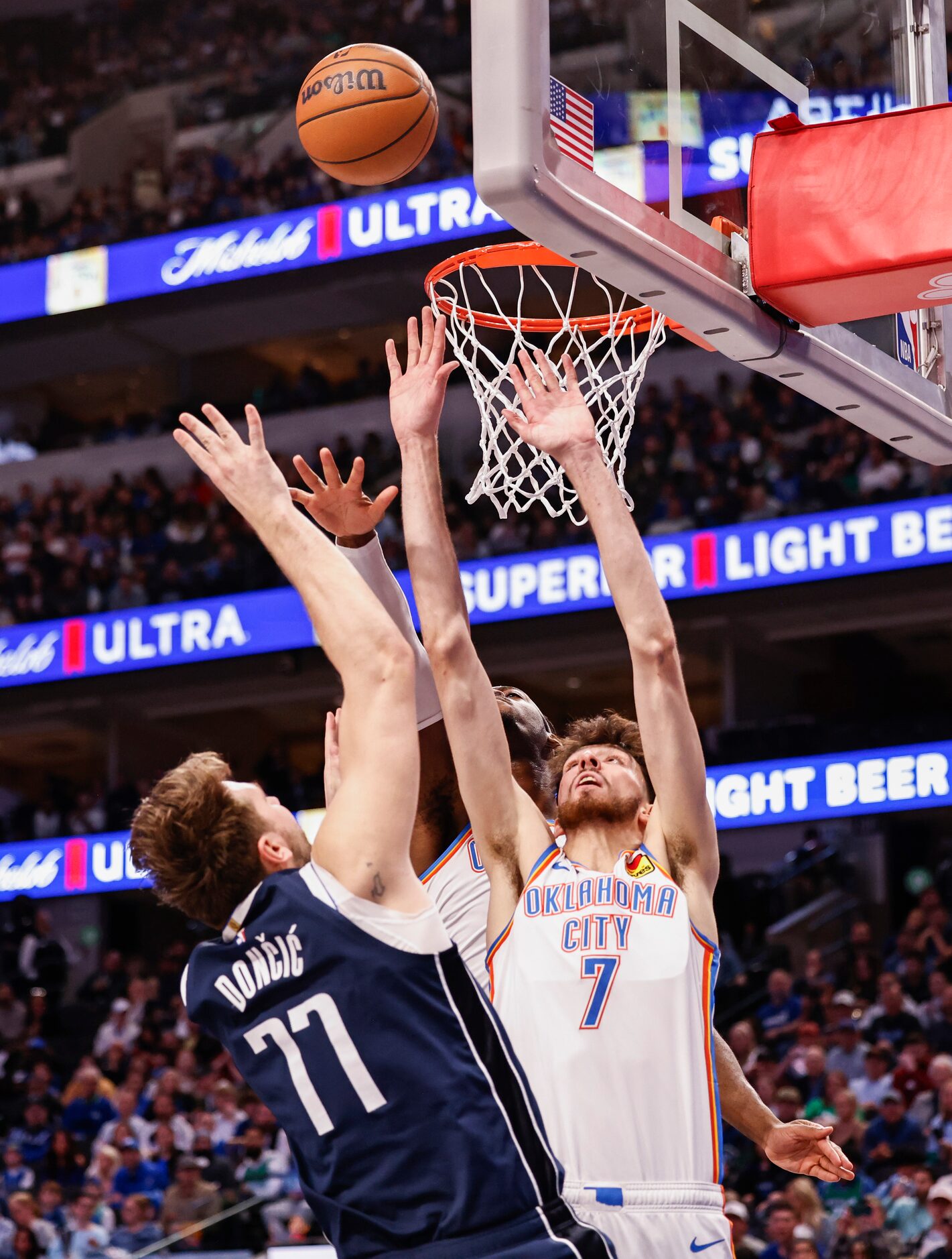 Dallas Mavericks guard Luka Dončić (77) scores against Oklahoma City Thunder forward Chet...