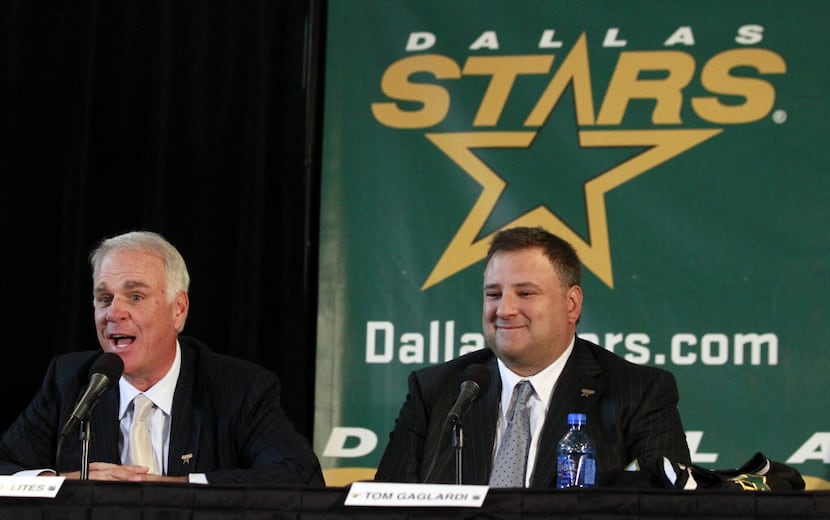 Dallas Stars president Jim Lites (left) introduces new Dallas Stars owner Tom Gaglardi ...