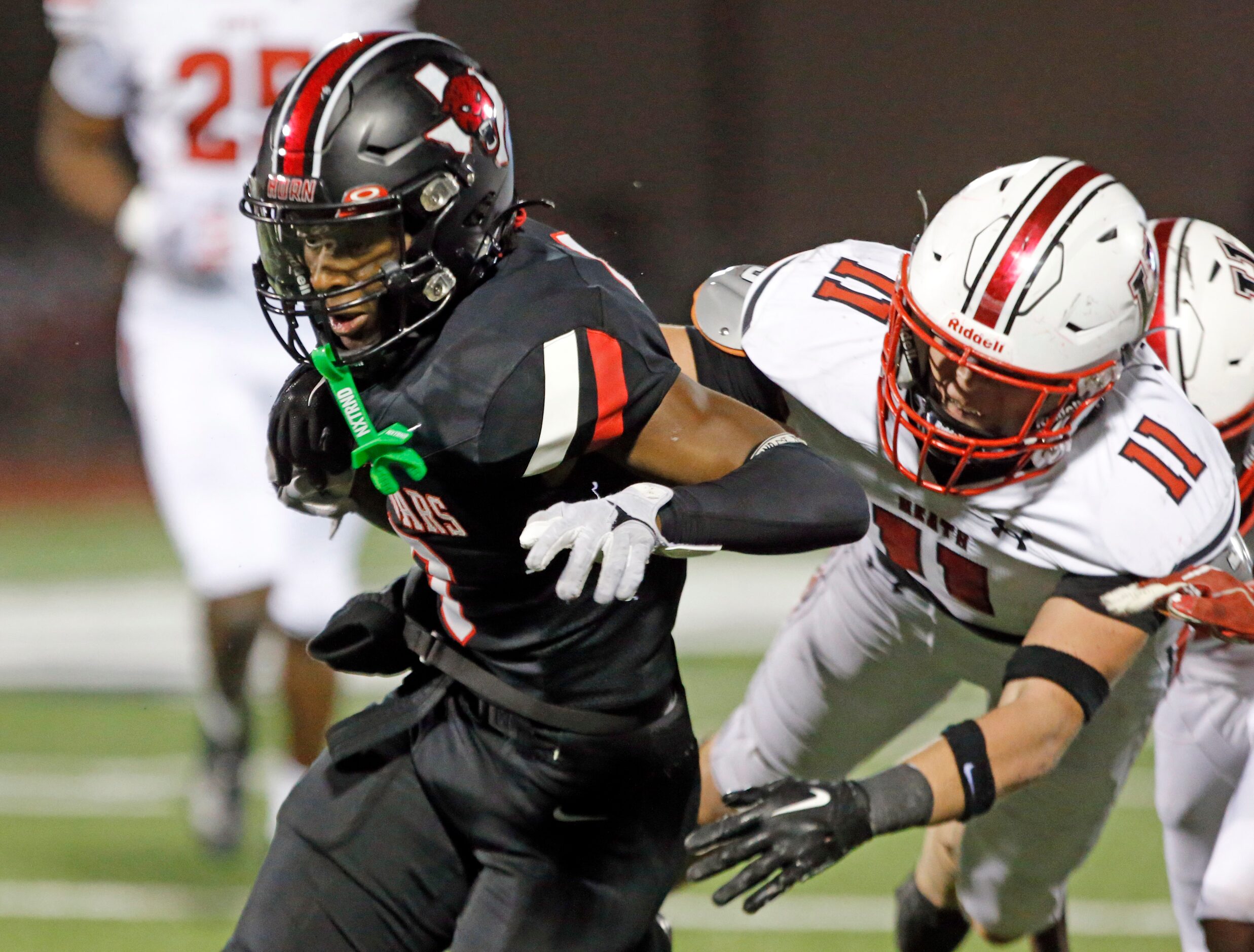 Mesquite Horn’s Jamari Andrews (6) gets past Rockwall Heath defender Eli Henley (11) for a...