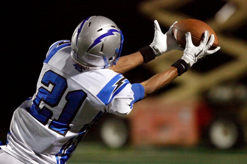 Dallas Christian School wide receiver Justis Nelson (21) pulls in this long pass for a net...