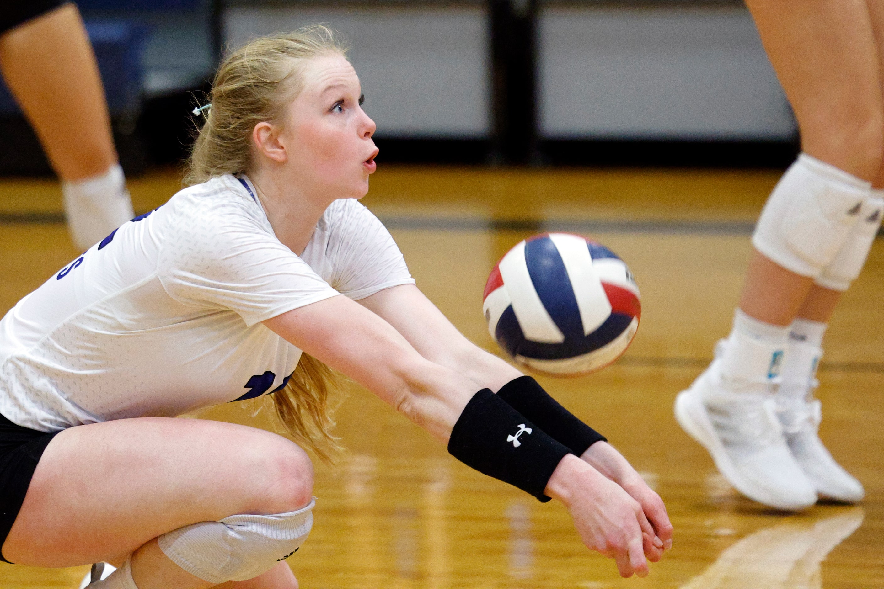 Trophy Club Byron Nelson's Ashlyn Seay (12) digs the ball during a volleyball match against...