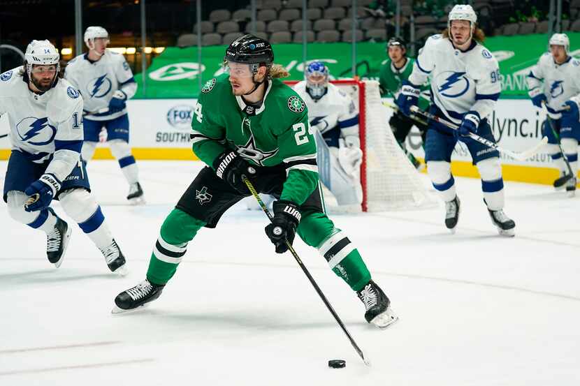 Dallas Stars left wing Roope Hintz (24) controls the puck in front of the Tampa Bay...