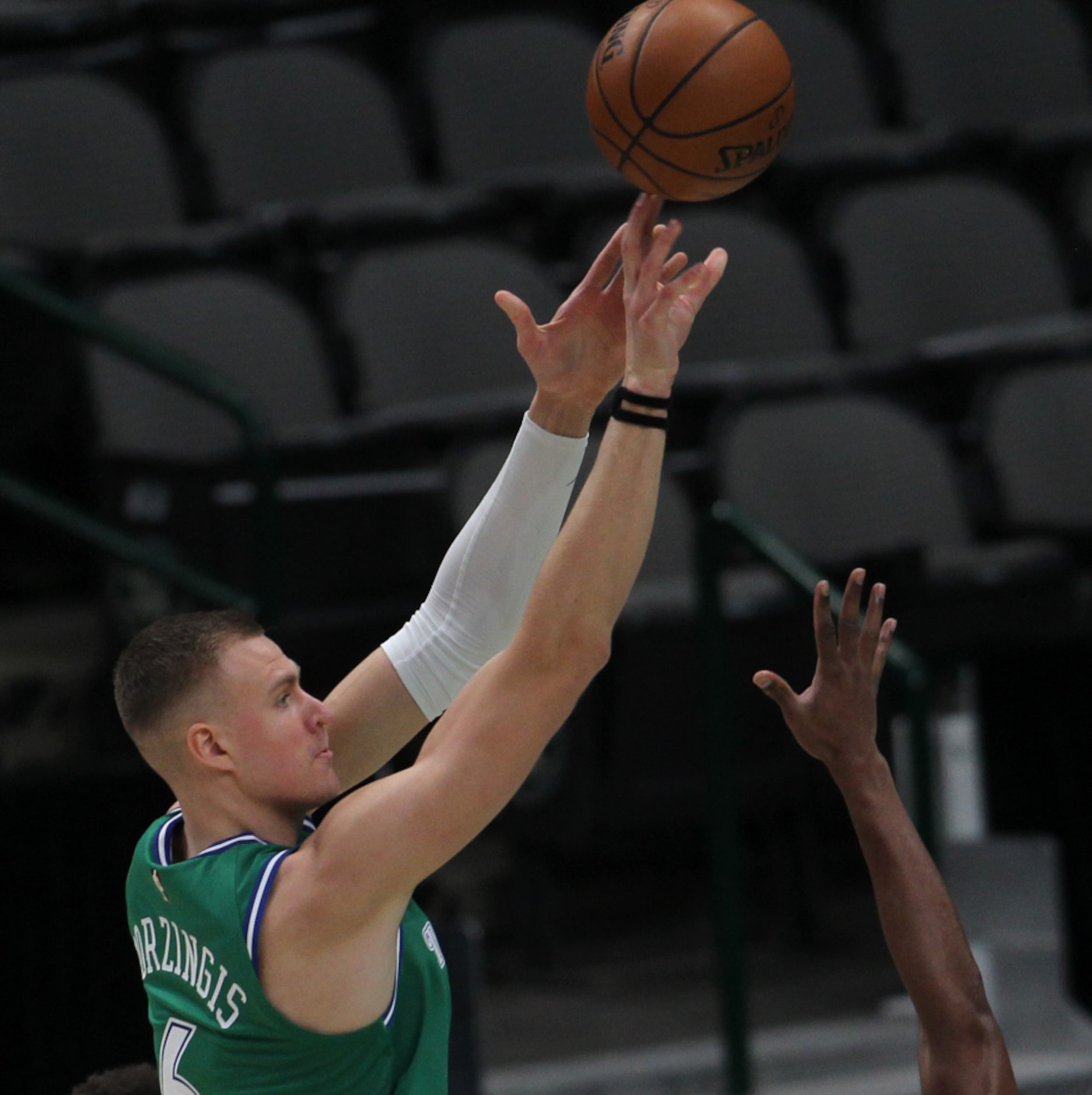 Dallas Mavericks center Kristaps Porzingis (6) skies well over the defense of a Chicago...