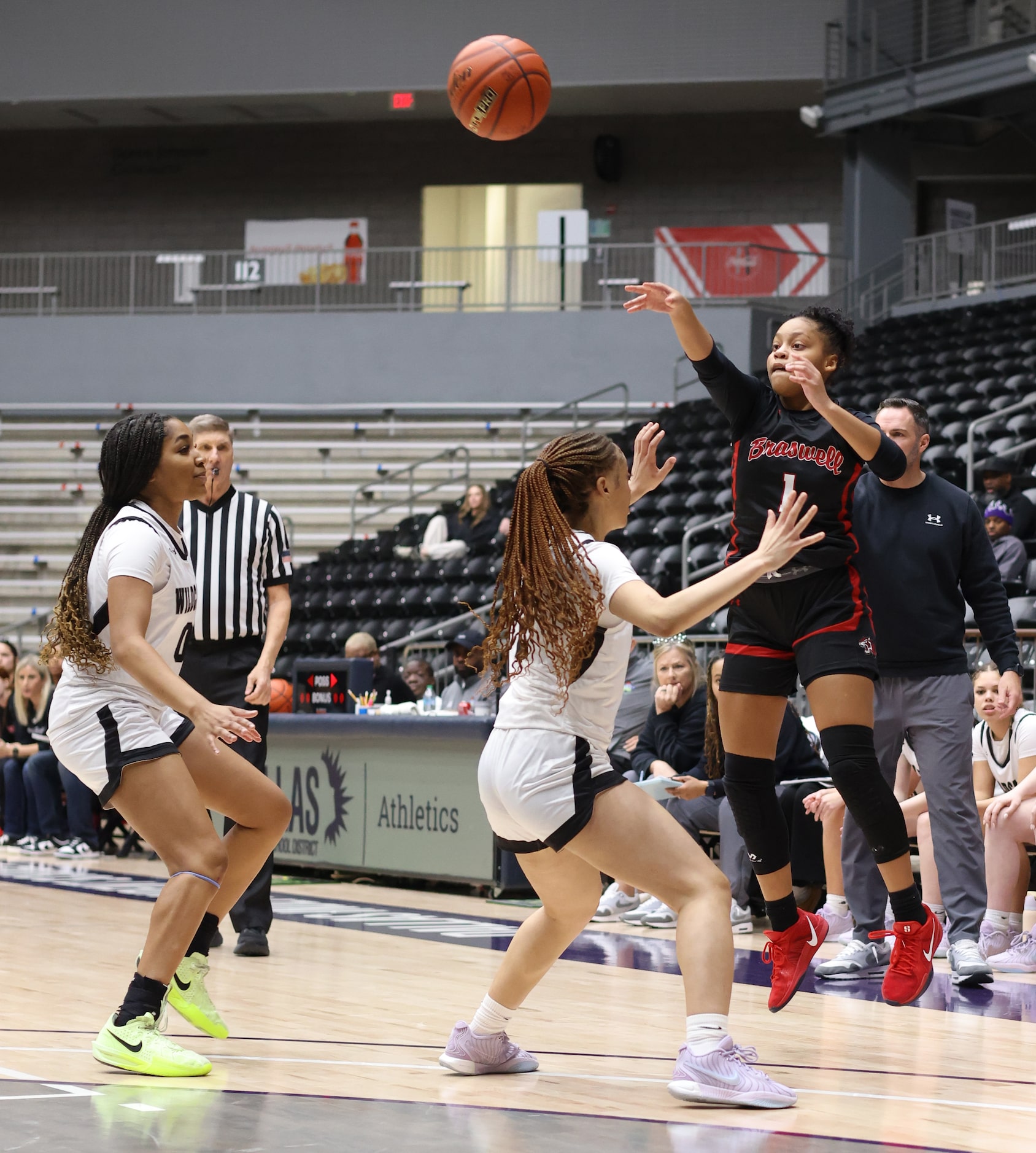 Denton Braswell guard Kaya Thomas (1), right, leaps and launches a pass cross court during...