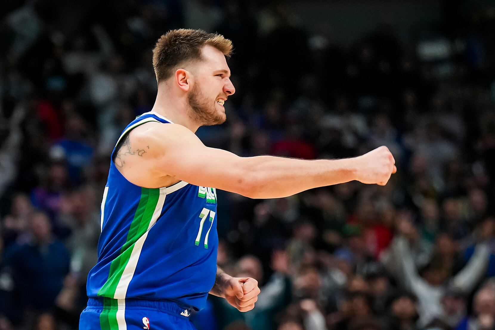 Luka Doncic drops 53 in Mavs' win while chirping with Pistons
