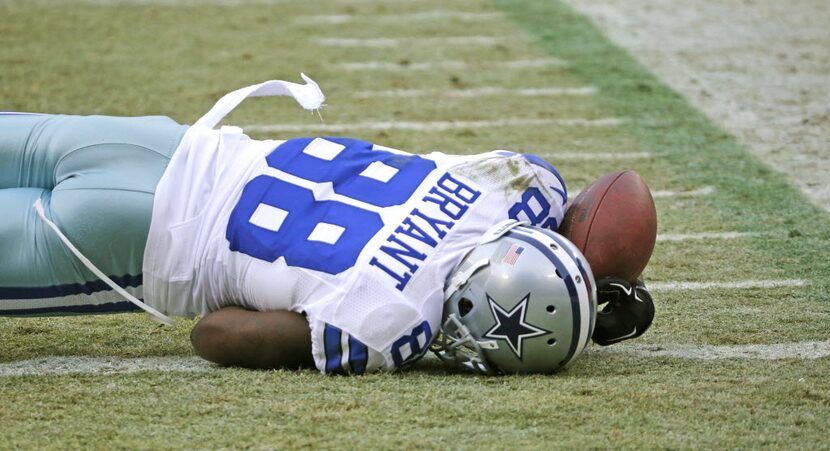 Dallas Cowboys wide receiver Dez Bryant (88) temporarily loses control of the ball after a...