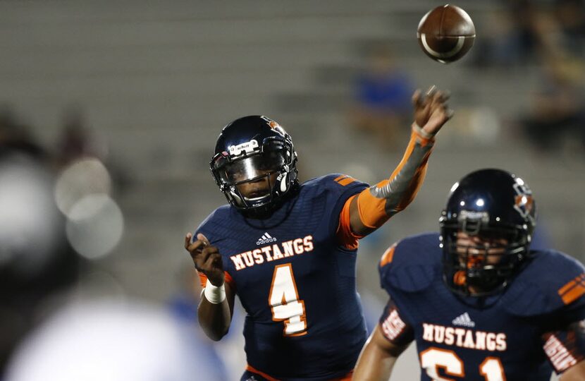 Sachse quarterback Jalen Mayden (4) passes against Plano West as Jonathan Rodriguez (61)...