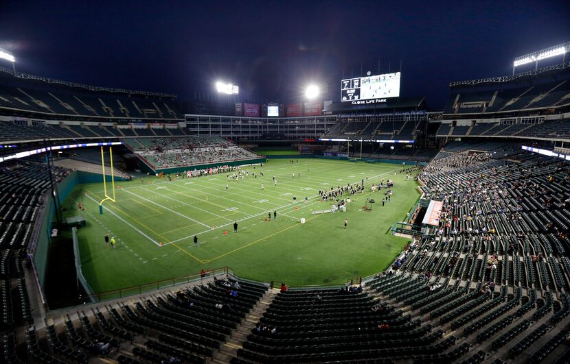 Euless Trinity's Valentino Foni races for a 70-yard touchdown against Arlington Lamar during...