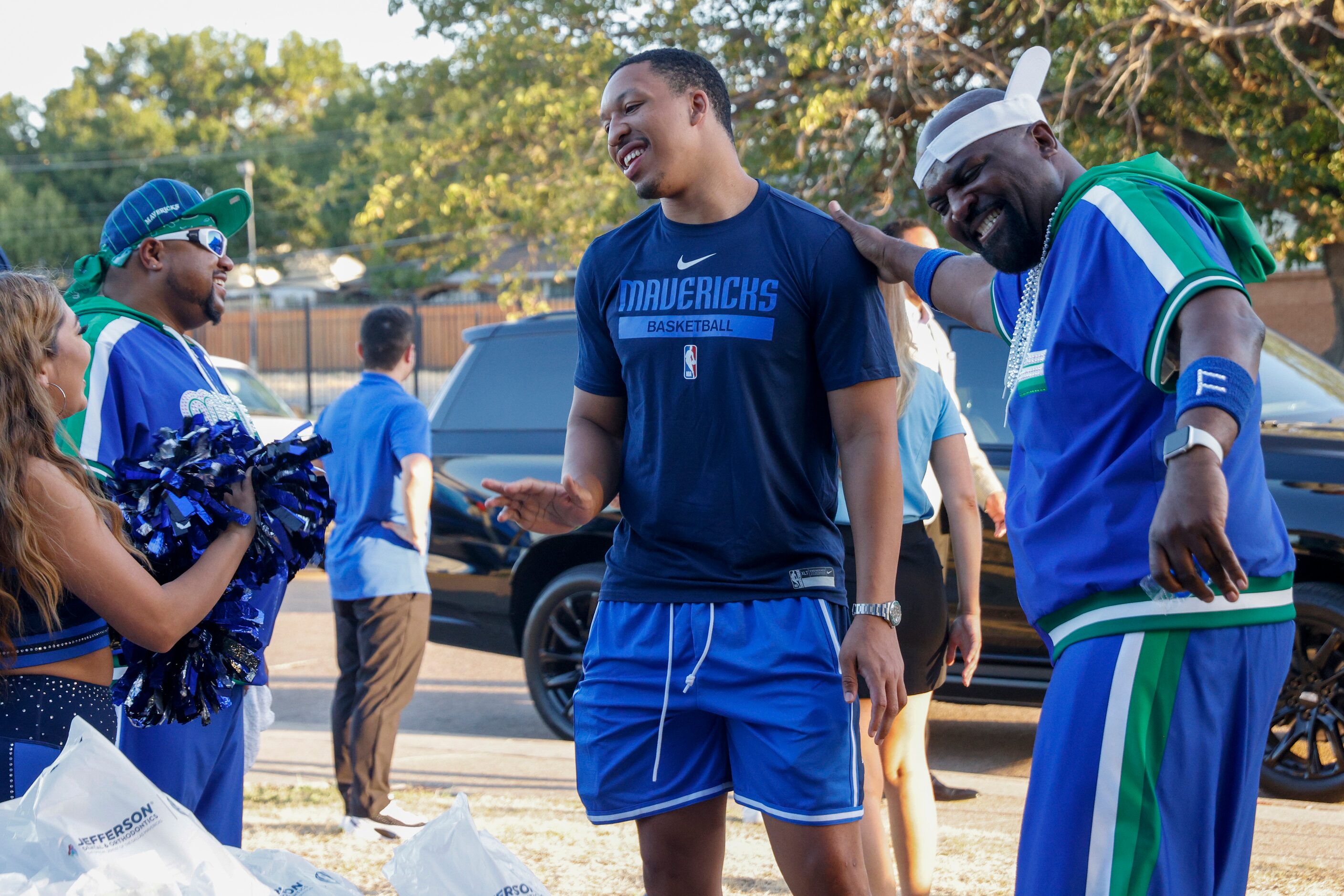 Mavs ManiAAC's Rob "Big Rob" Maiden (right) greets Dallas Mavericks forward Grant Williams...