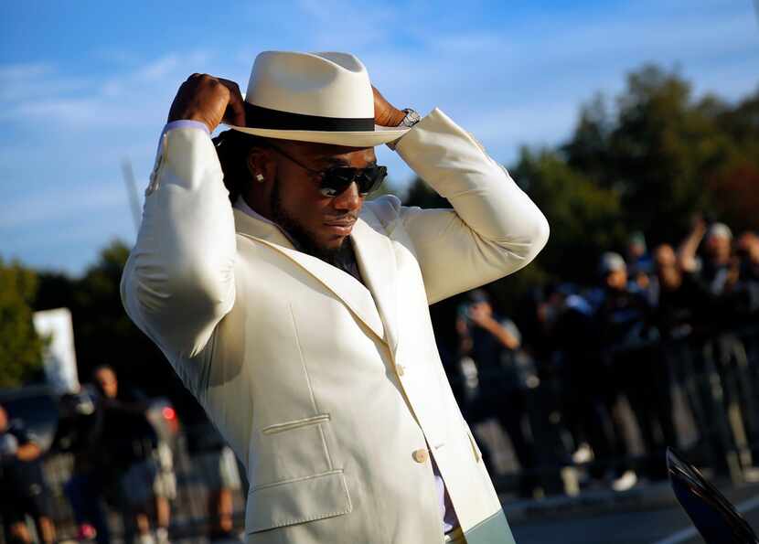 Dallas Cowboys middle linebacker Jaylon Smith dons a hat that matches his suit as he arrives...