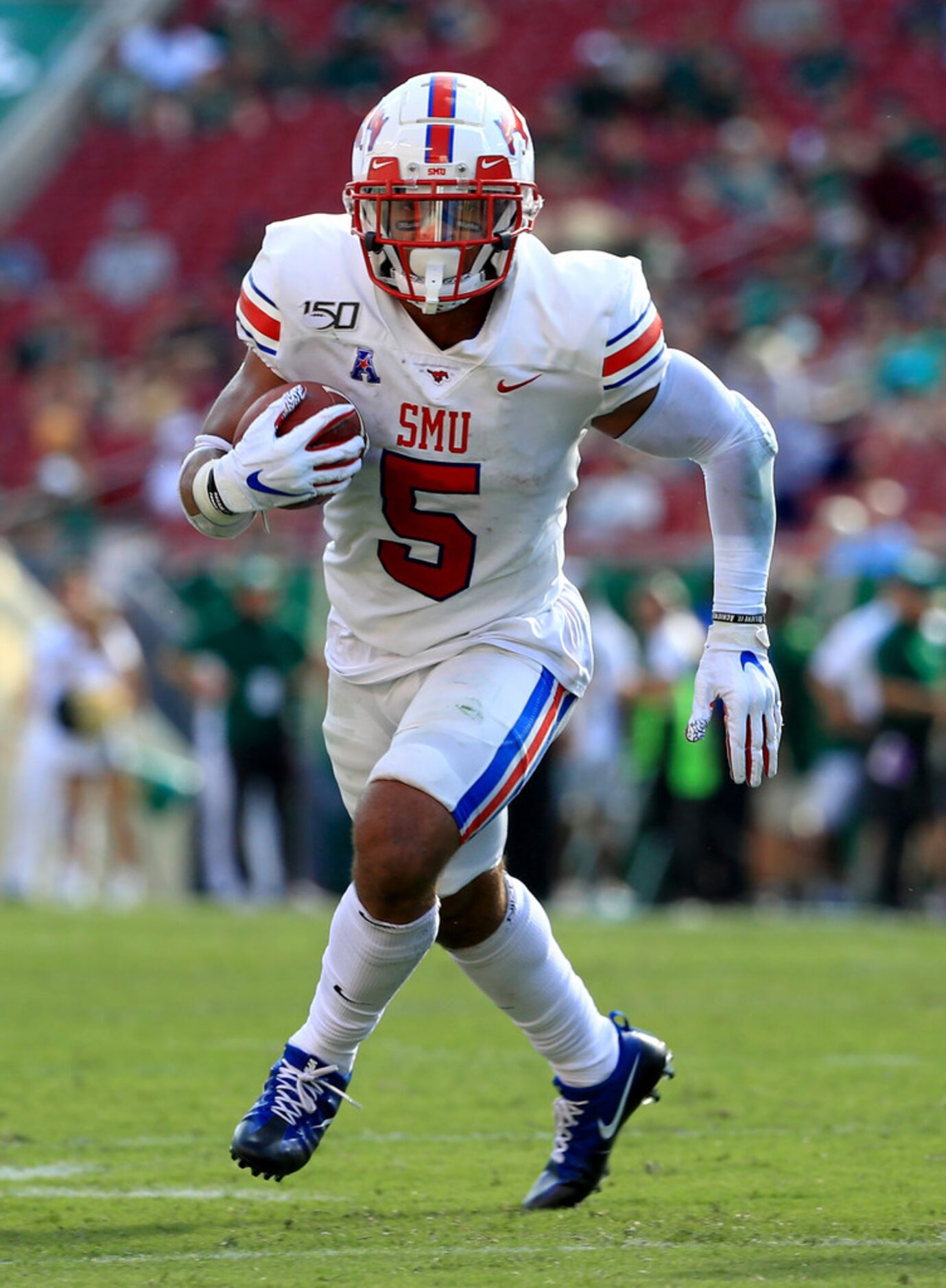 TAMPA, FLORIDA - SEPTEMBER 28: Xavier Jones #5 of the Southern Methodist Mustangs rushes...