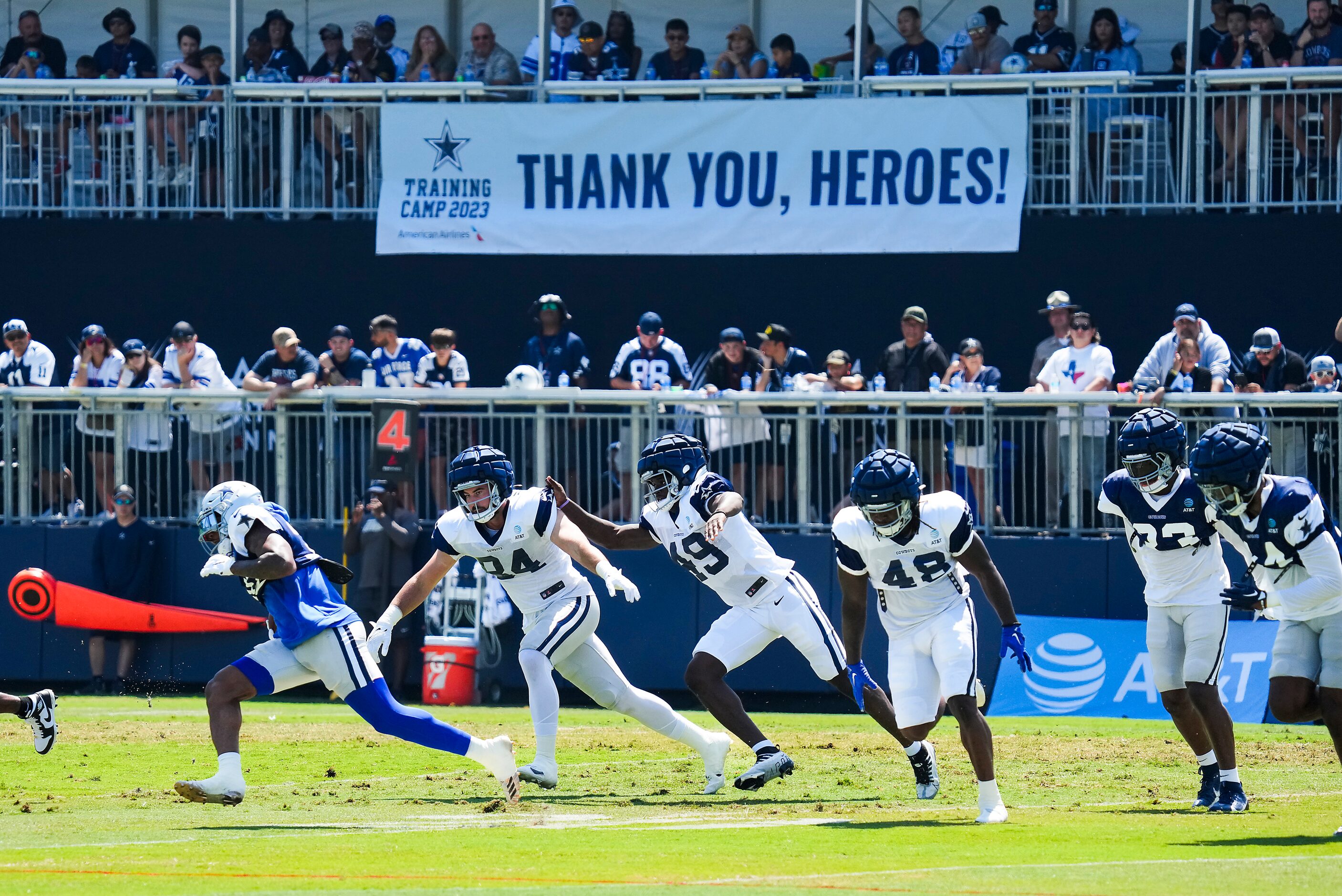 Dallas Cowboys safety Juanyeh Thomas (30) returns a kick past Sean McKeon (84), John...