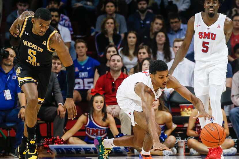 Southern Methodist Mustangs forward Feron Hunt (1) reaches to recover a loose ball past...