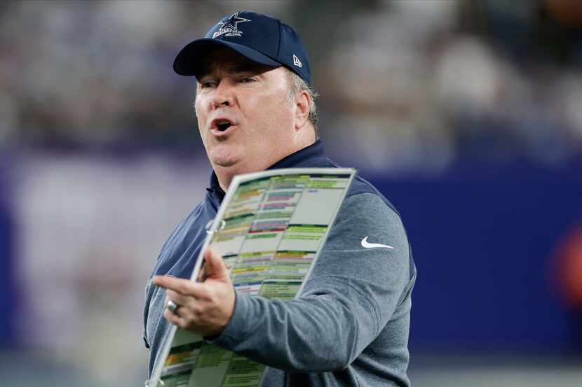 Mike McCarthy ha encontrado la manera de afrontar situaciones adversas como entrenador en...