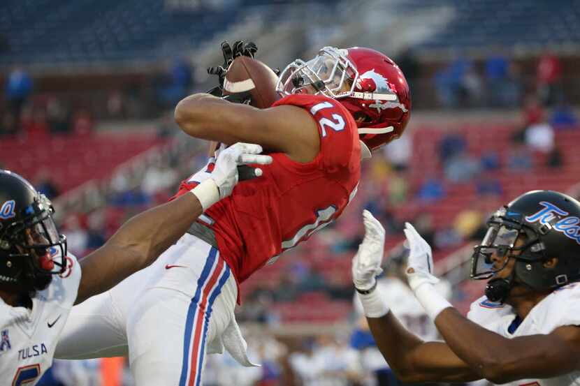 Southern Methodist Mustangs wide receiver Xavier Castille (12) is unable to make a catch on...