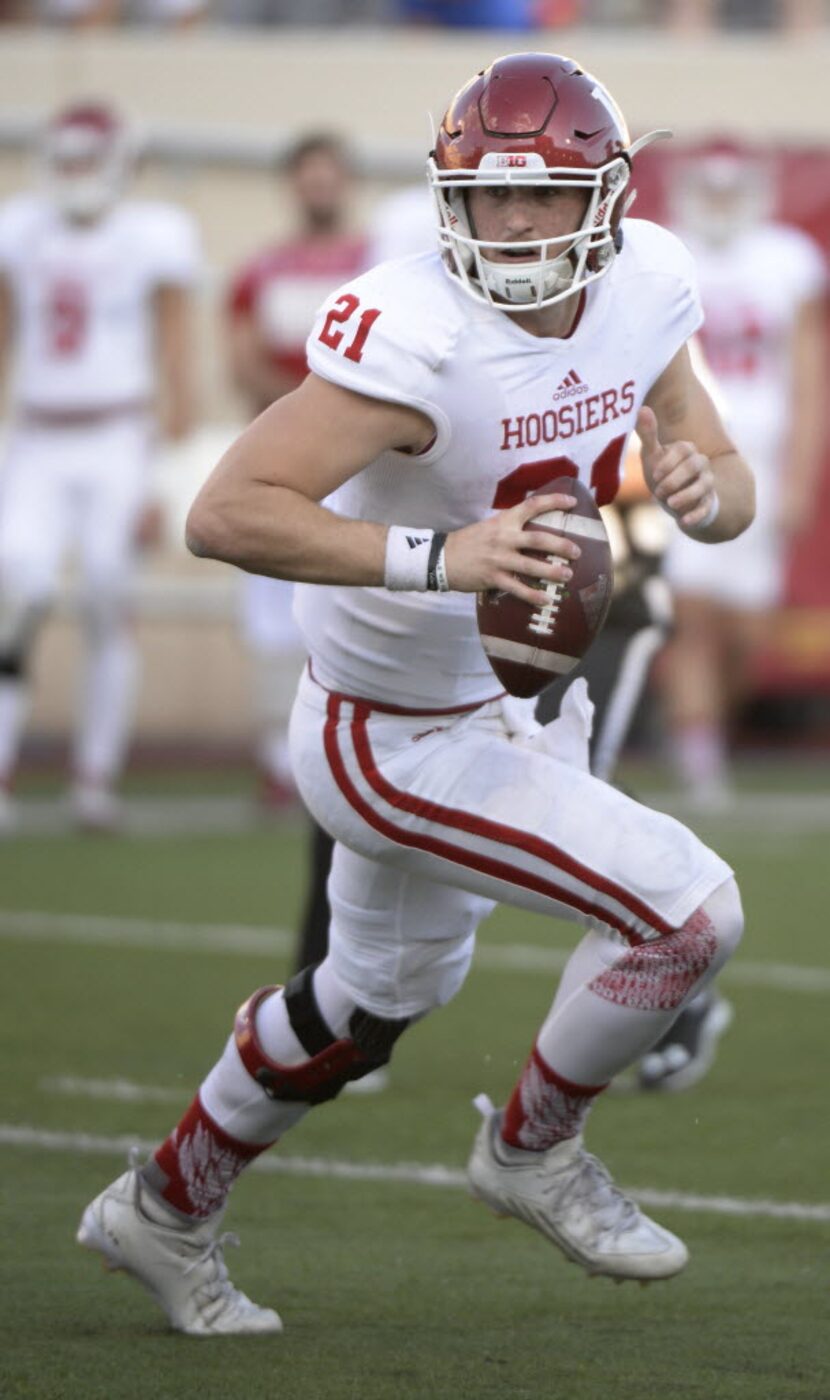 Indiana quarterback Richard Lagow (21) rolls out during the Cream and Crimson spring...