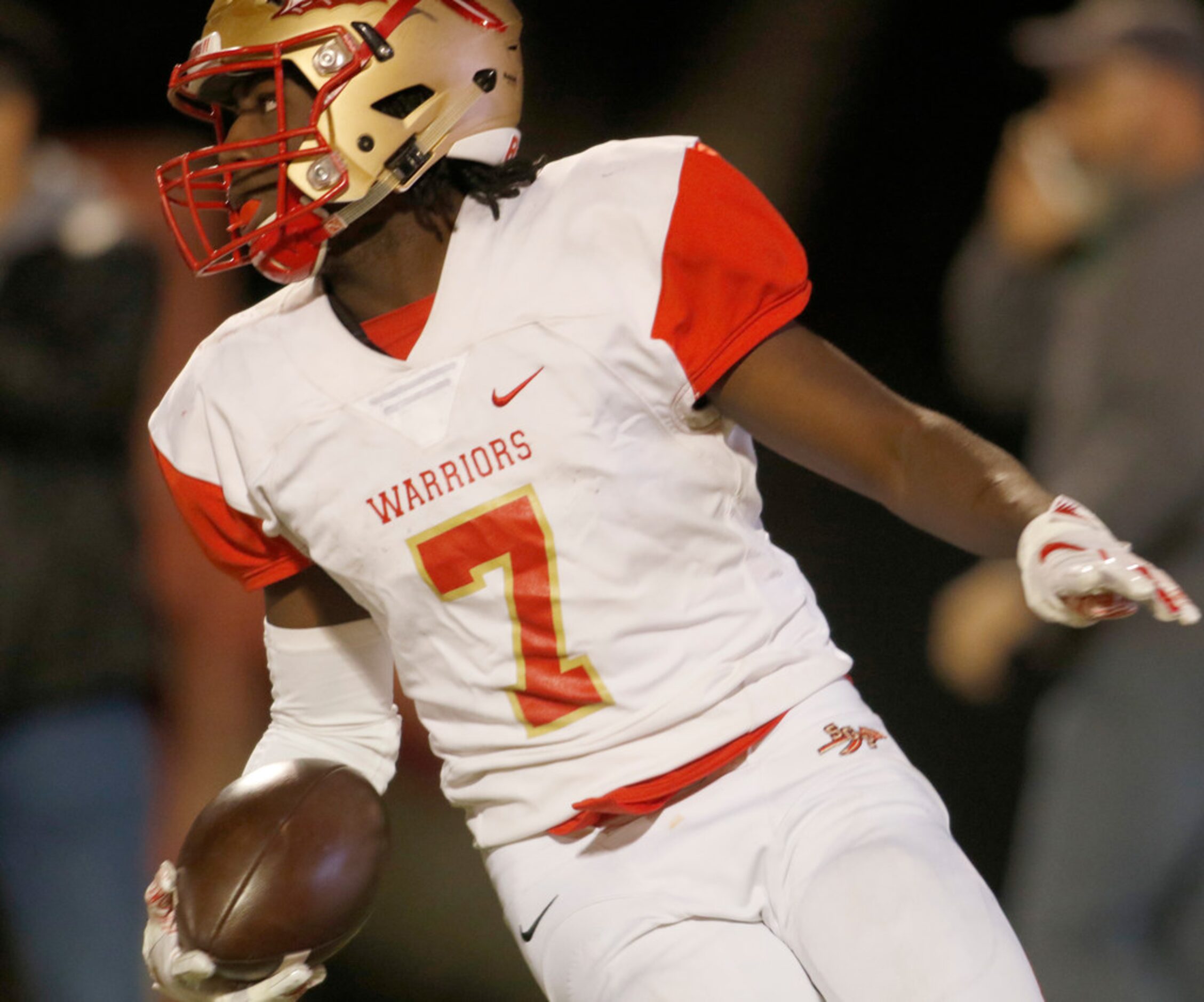 South Grand Prairie receiver Titus Jackson (7) pulls in a long pass for a touchdown during...