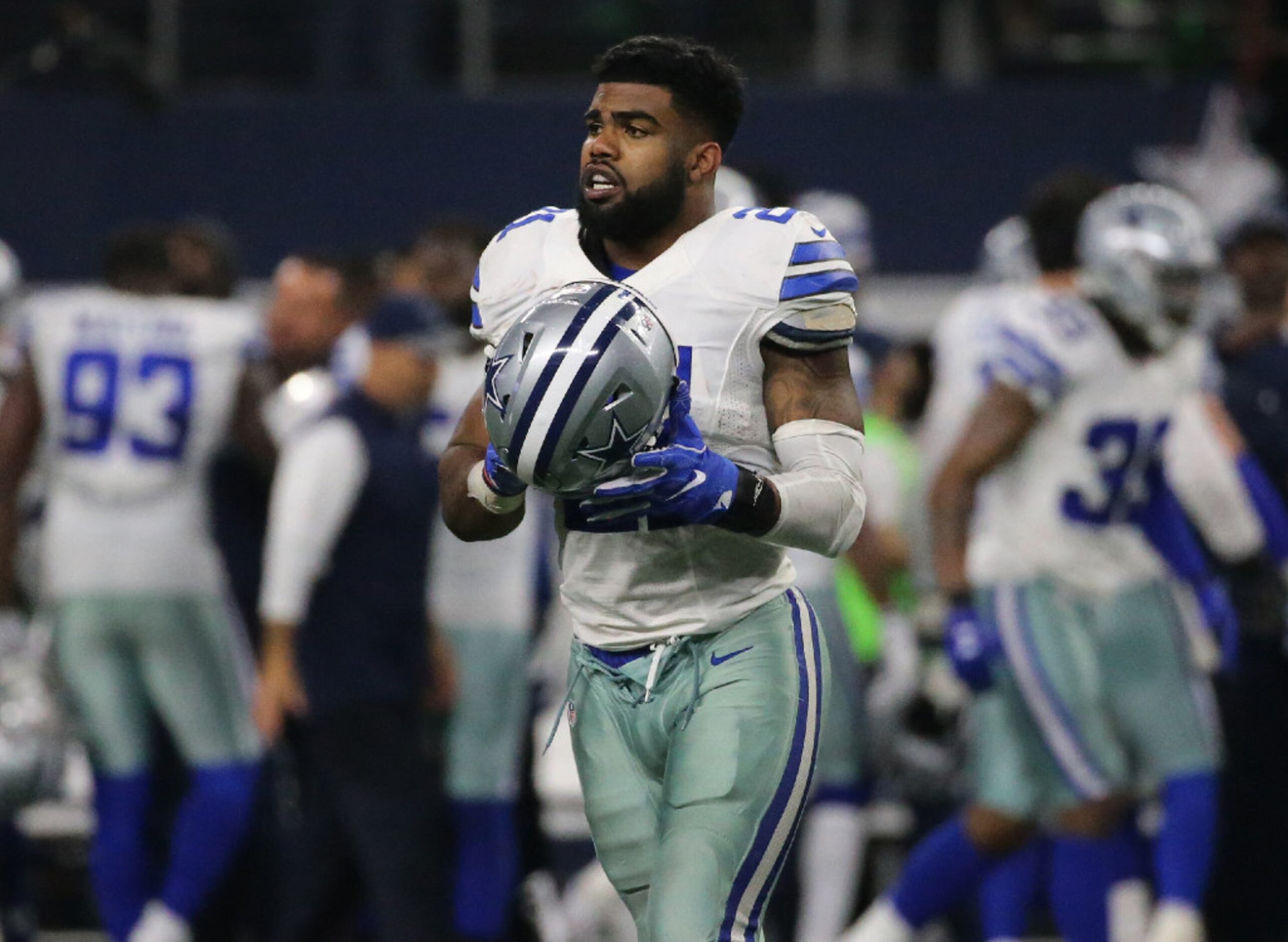 Ezekiel Elliott issues apology over comments after Ohio State loss