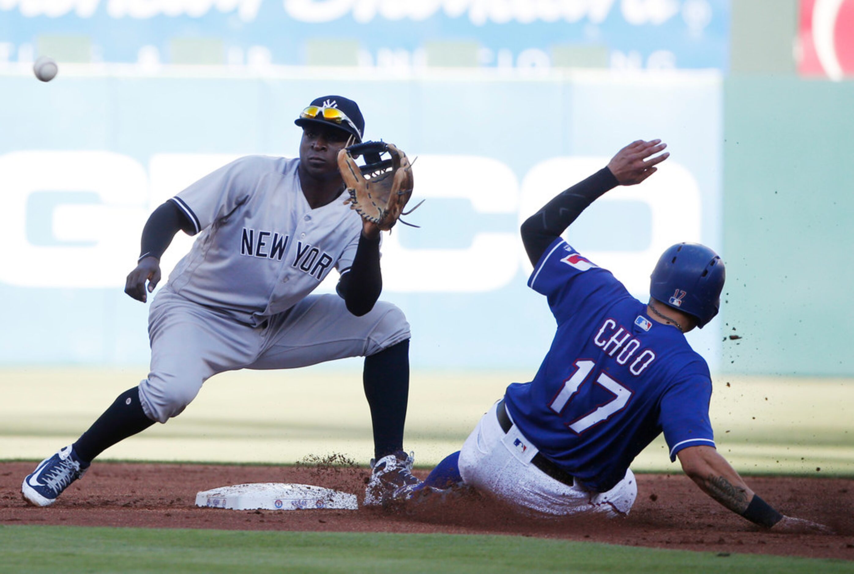 New York Yankees shortstop Didi Gregorius (18) waits for a throw as Texas Rangers Shin-Soo...