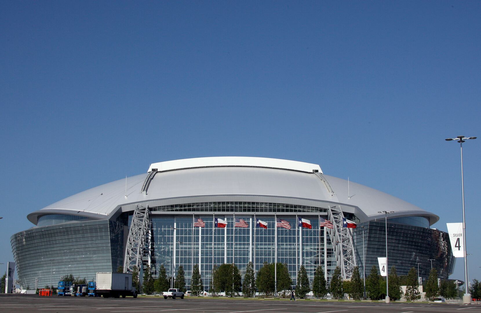 The New Dallas Cowboys Stadium - Futuristic Sports Palace