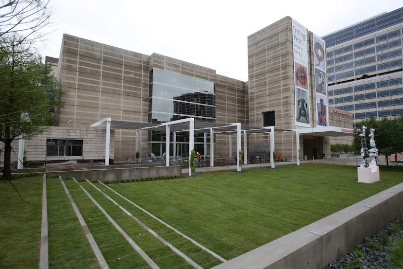 Eagle Plaza at the Dallas Museum of Art was designed by landscape architect David Hocker. 