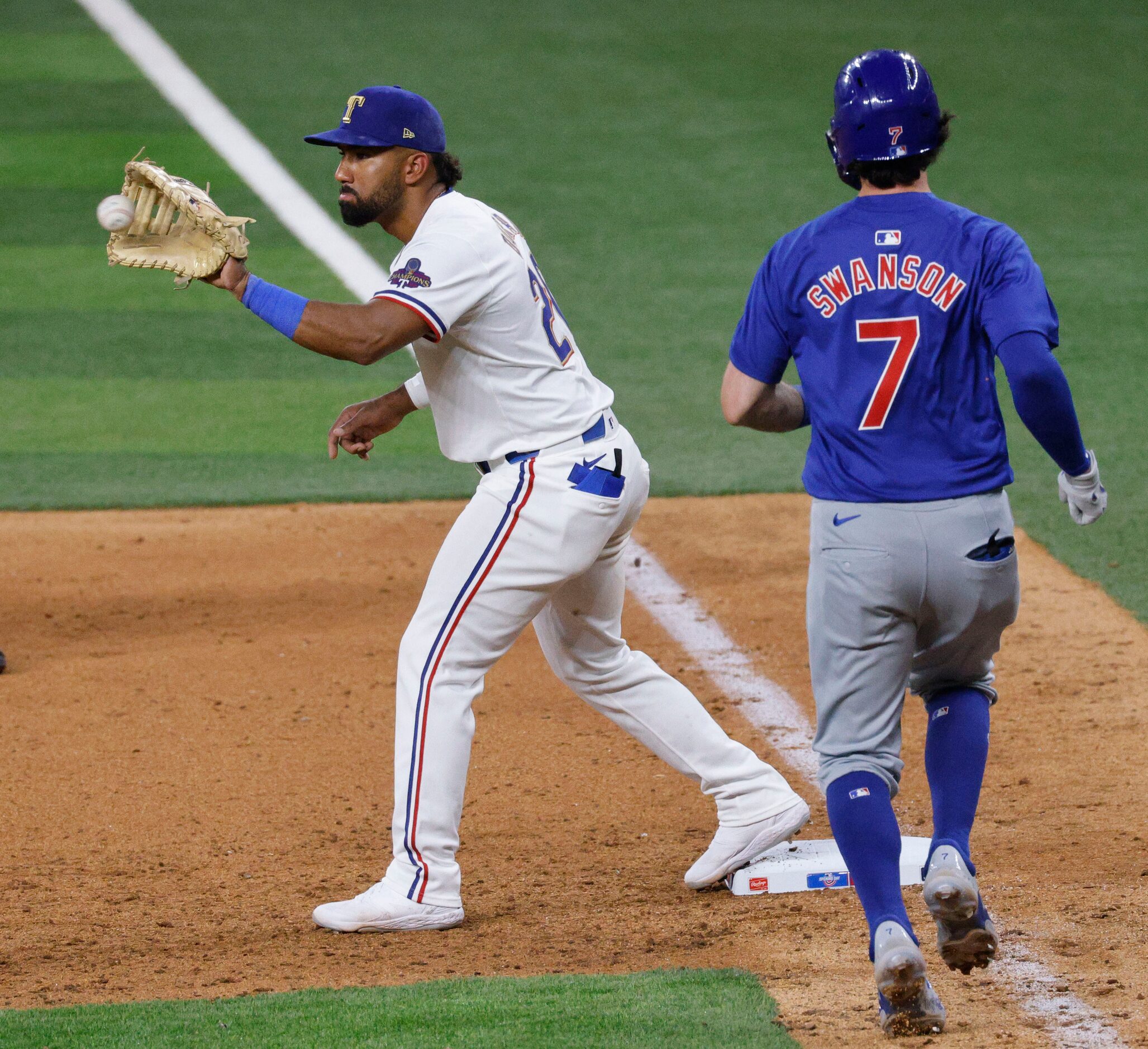 Texas Rangers first baseman Ezequiel Duran (20) catches a ball before Chicago Cubs shortstop...