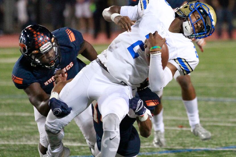 Garland Lakeview Centennial QB Kamron Fields (2) is stopped by Sachse defenders Riko Jeffers...