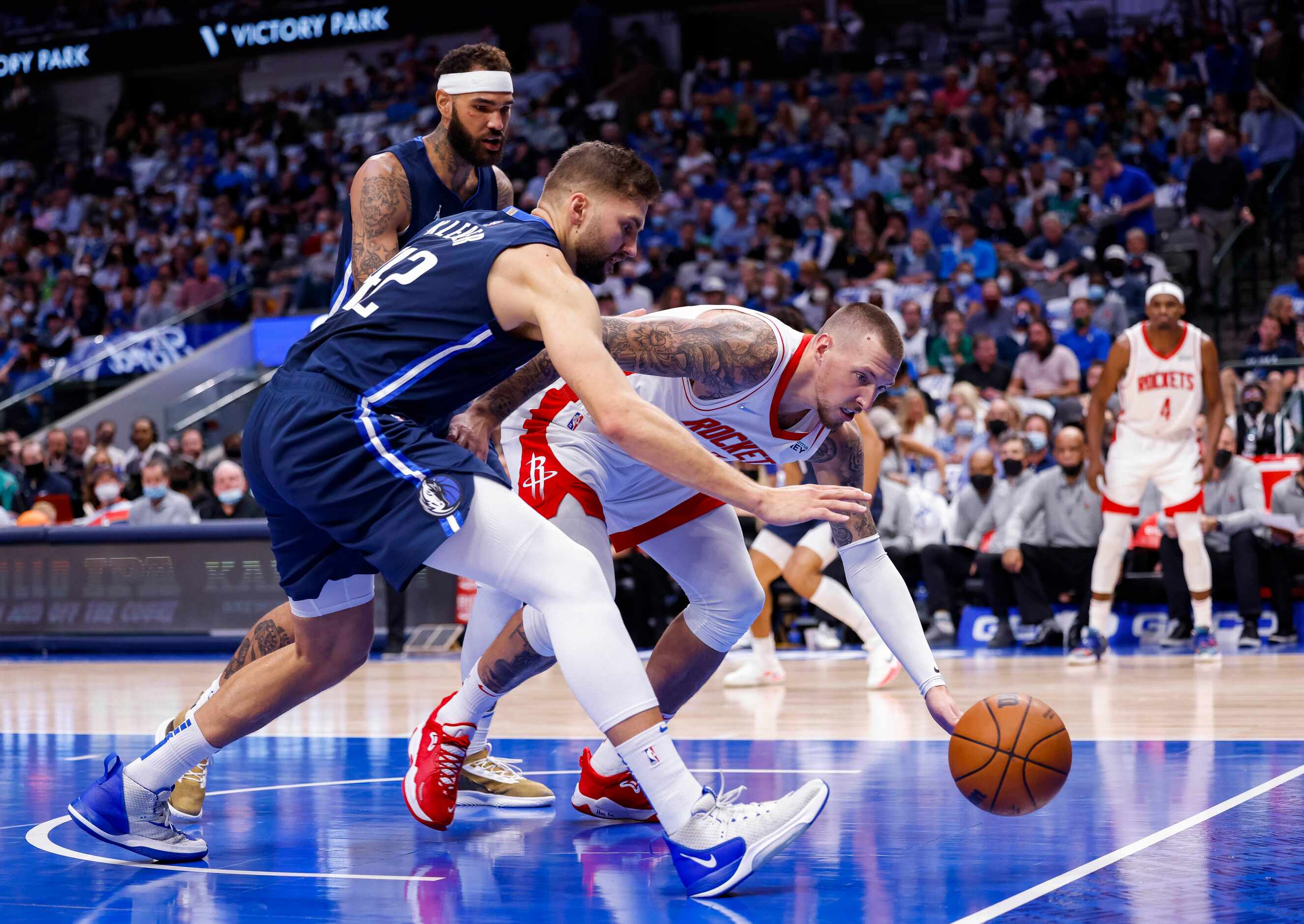 Dallas Mavericks forward Maxi Kleber (42) and Houston Rockets center Daniel Theis (27) chase...